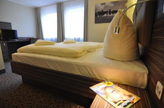 Hotel Bootshaus Bedekaspel Zimmer foto